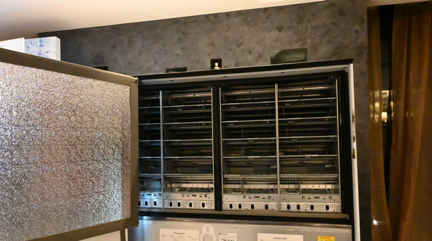 Flat-lay of vending machine moving equipment including a dolly and straps