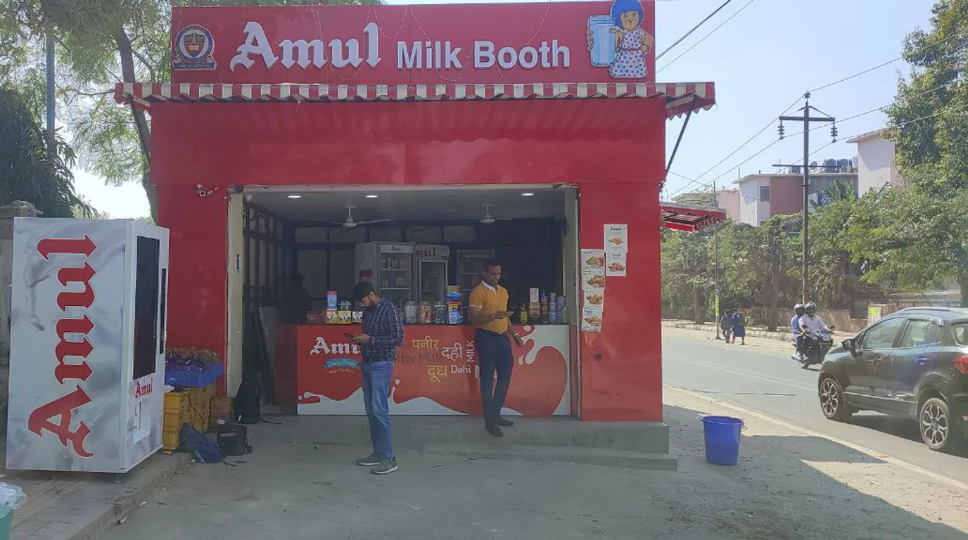 Idli vending machine touchscreen and clean interior with smart features